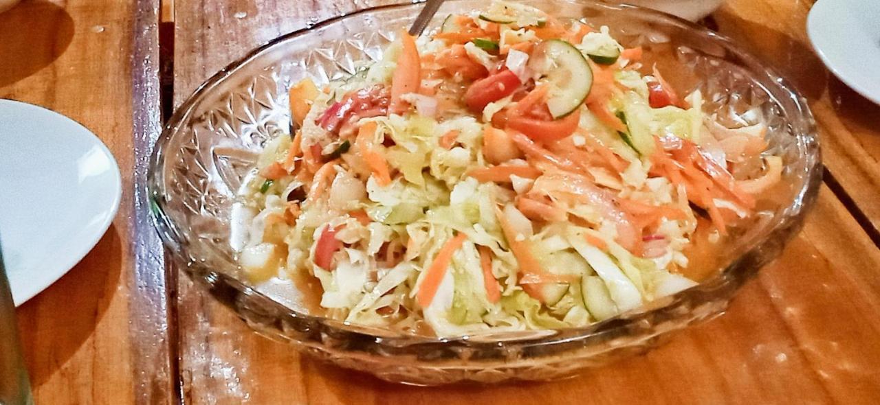 بويرتو غاليرا Riverside At Aninuan Accommodation And Food المظهر الخارجي الصورة